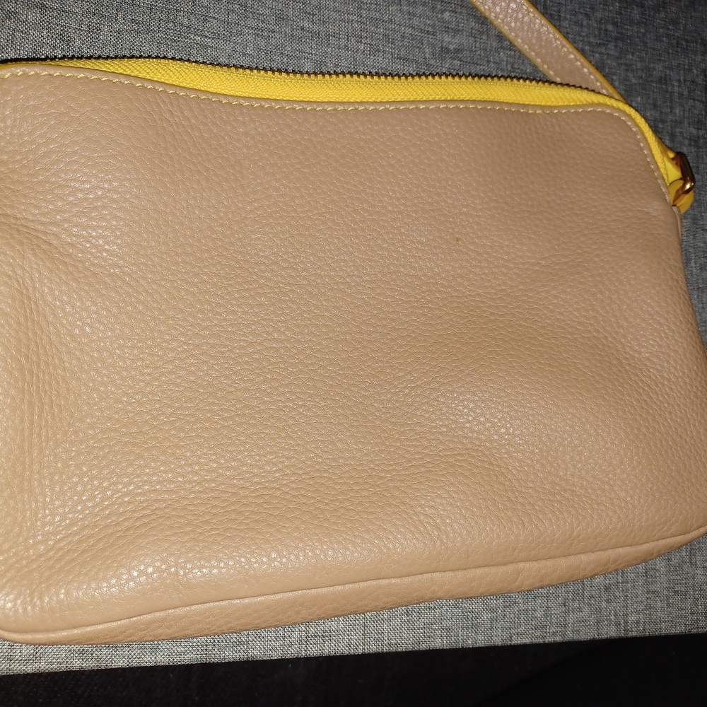 Marc by Marc Jacobs Sophisticato Dani leather crossbody bag in yellow and tan. - Picture 5 of 5